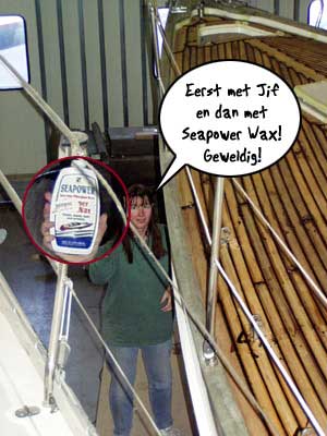 Foto van klodders rubber op het nieuwe dek